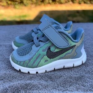 Nike Kids Green & Gray Velcro Athletic Sneakers